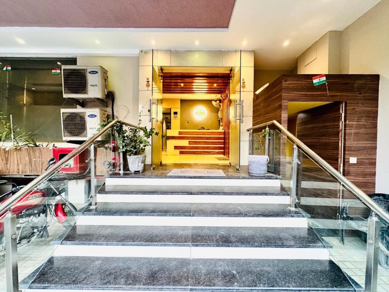 Hotel Megha Inn Lucknow Dış mekan fotoğraf