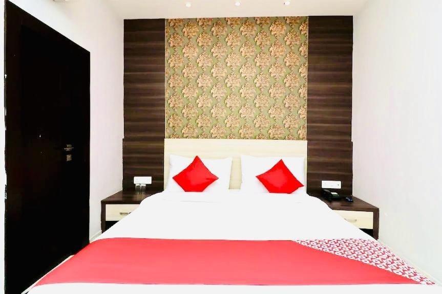 Hotel Megha Inn Lucknow Dış mekan fotoğraf