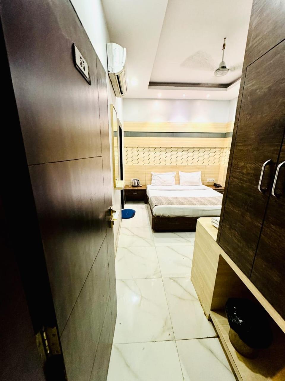Hotel Megha Inn Lucknow Dış mekan fotoğraf