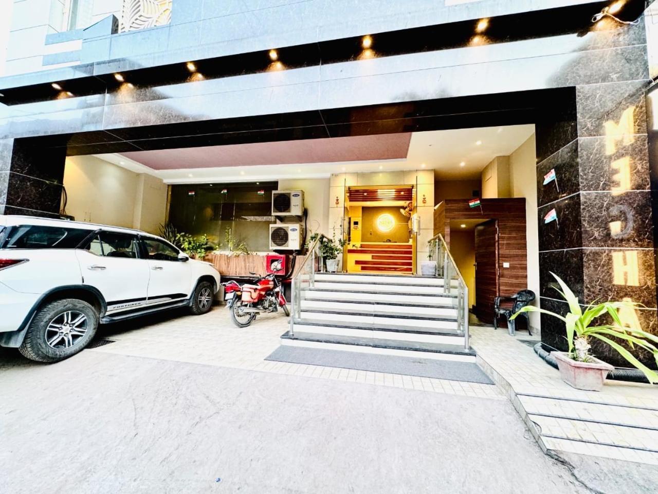Hotel Megha Inn Lucknow Dış mekan fotoğraf