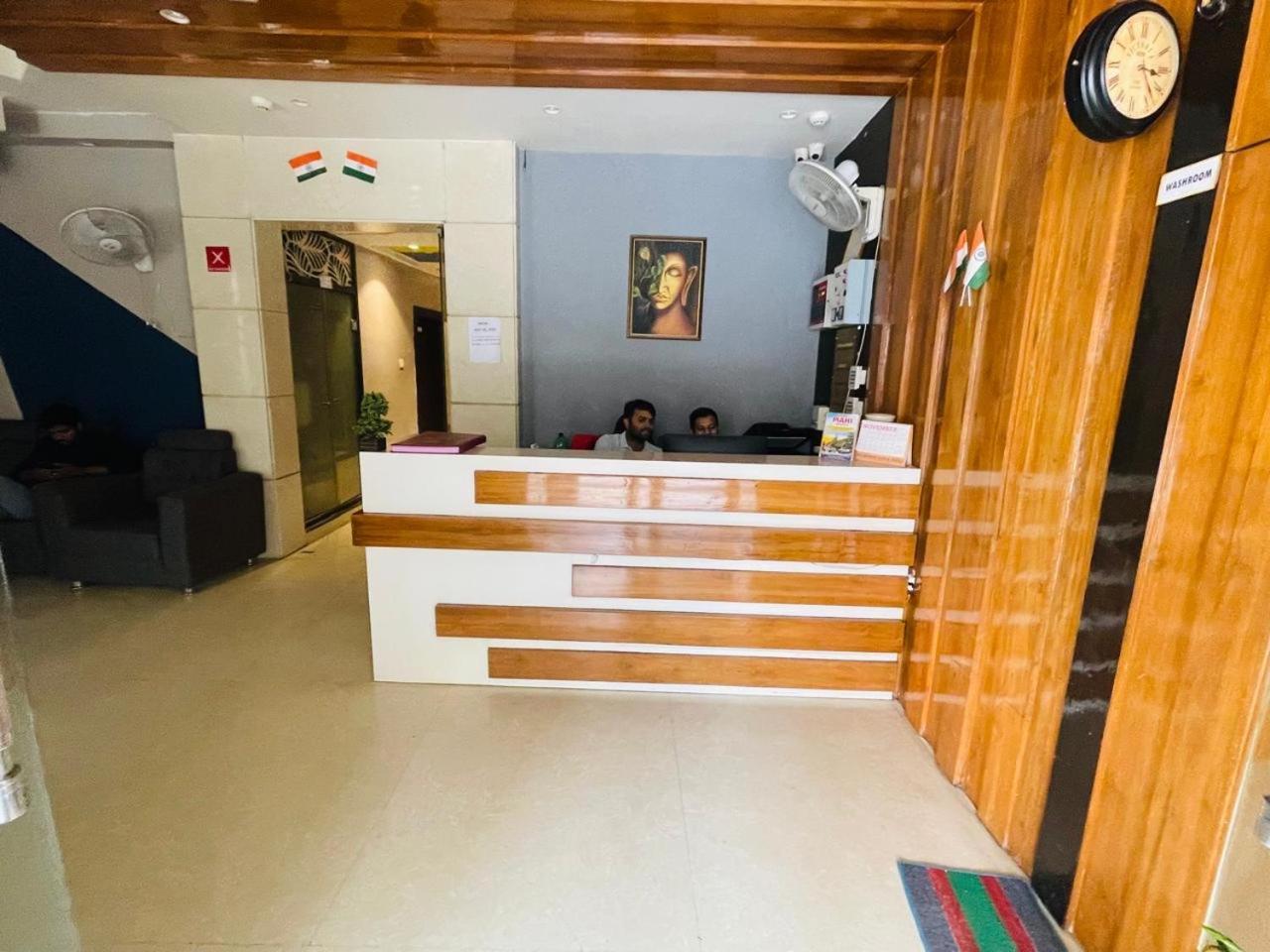 Hotel Megha Inn Lucknow Dış mekan fotoğraf