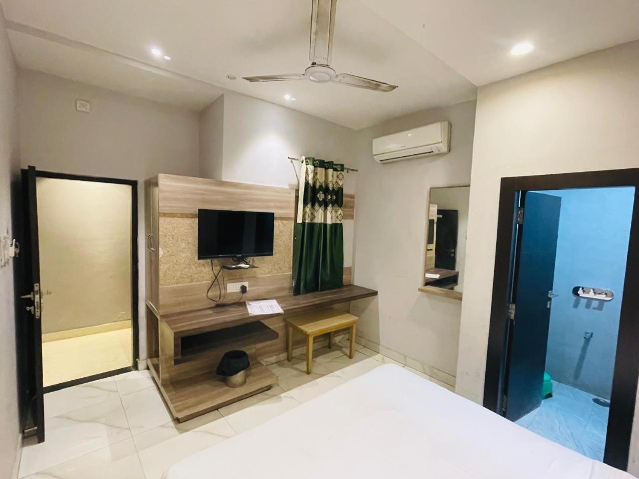 Hotel Megha Inn Lucknow Dış mekan fotoğraf