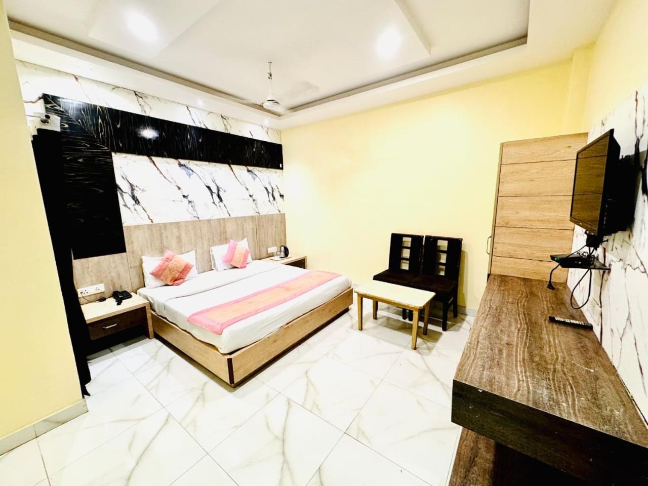 Hotel Megha Inn Lucknow Dış mekan fotoğraf