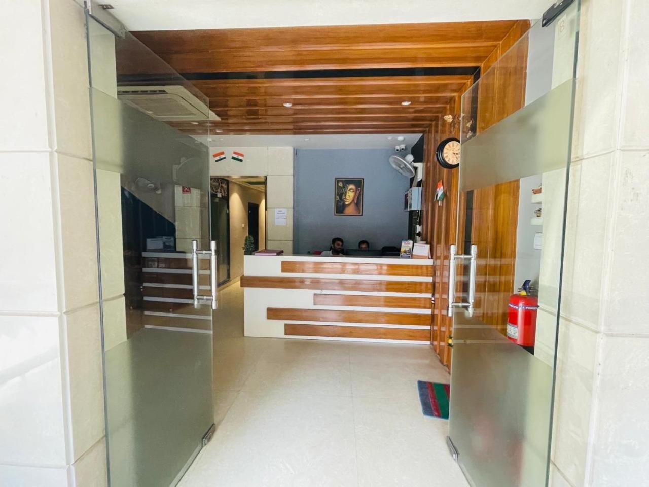 Hotel Megha Inn Lucknow Dış mekan fotoğraf
